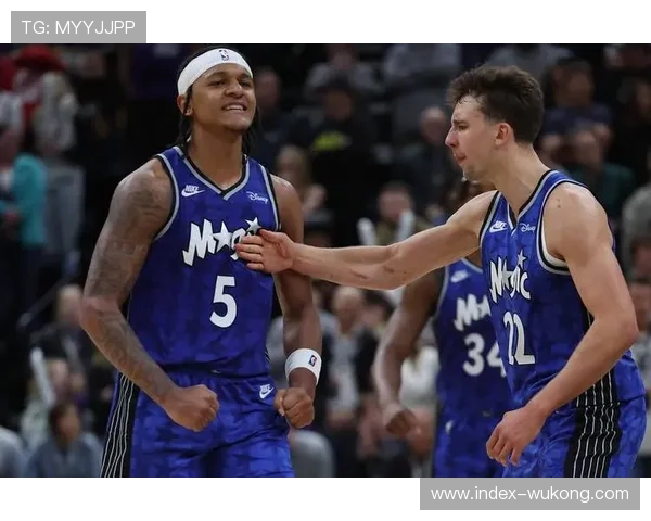 雄鹿与魔术上演内外对决，唐斯成取胜关键