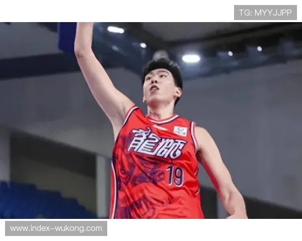 徐昕护筐能力领跑盖帽榜 内线防守支柱承担季后赛重任 徐昕护筐能力领跑盖帽榜 内线防守支柱承担季后赛重任